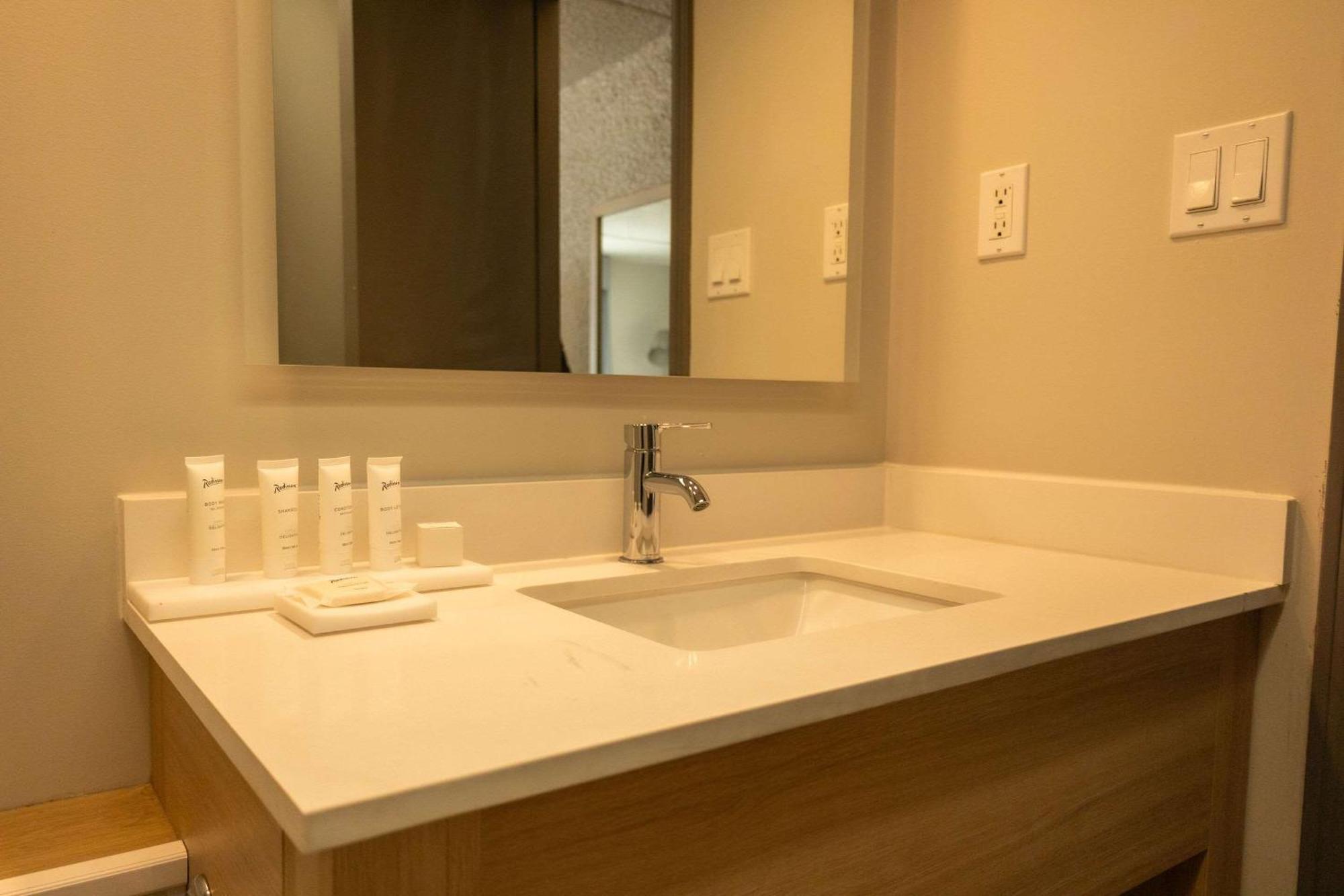 Radisson Hotel Fort St John Fort St. John エクステリア 写真