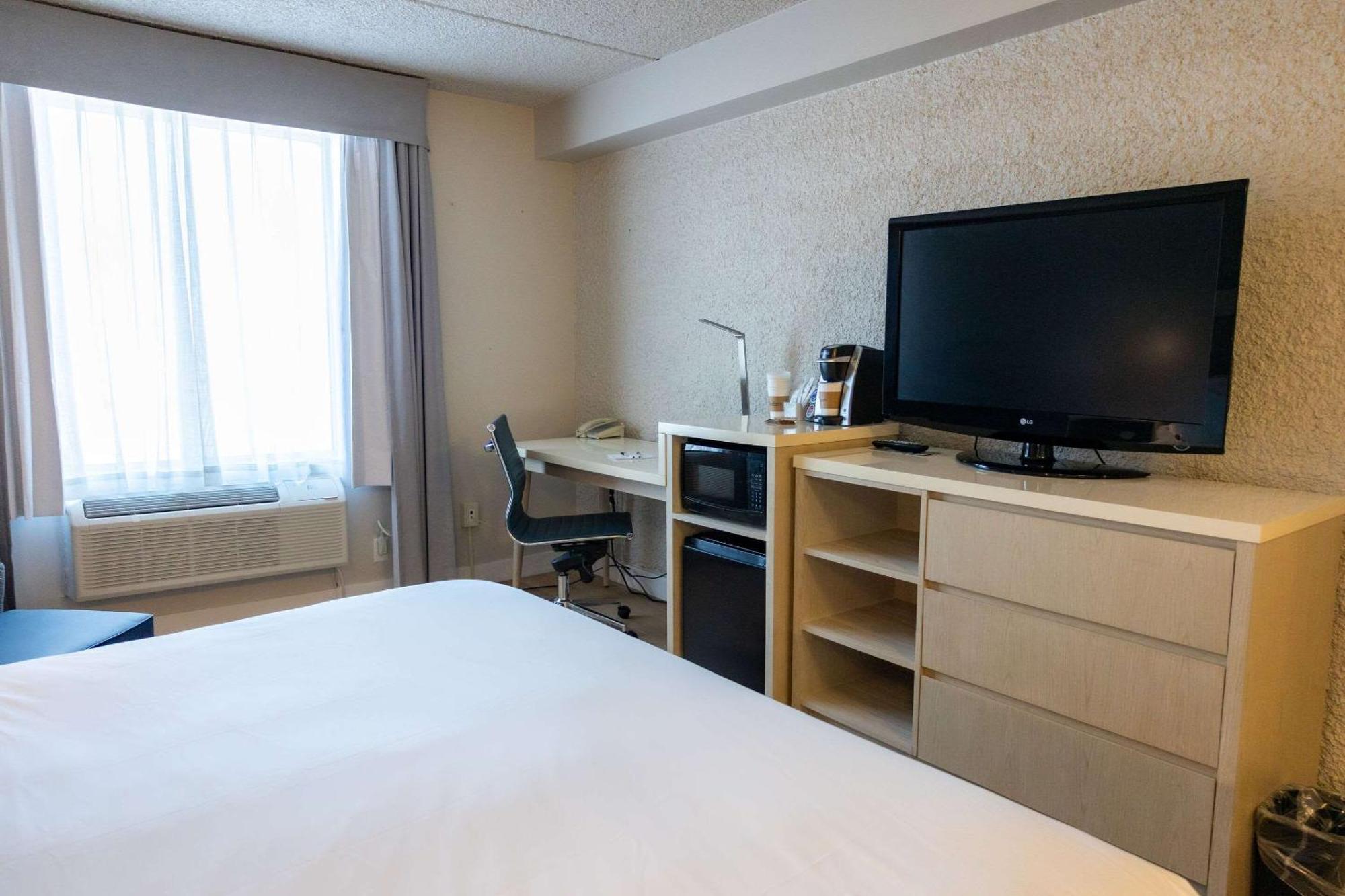 Radisson Hotel Fort St John Fort St. John エクステリア 写真