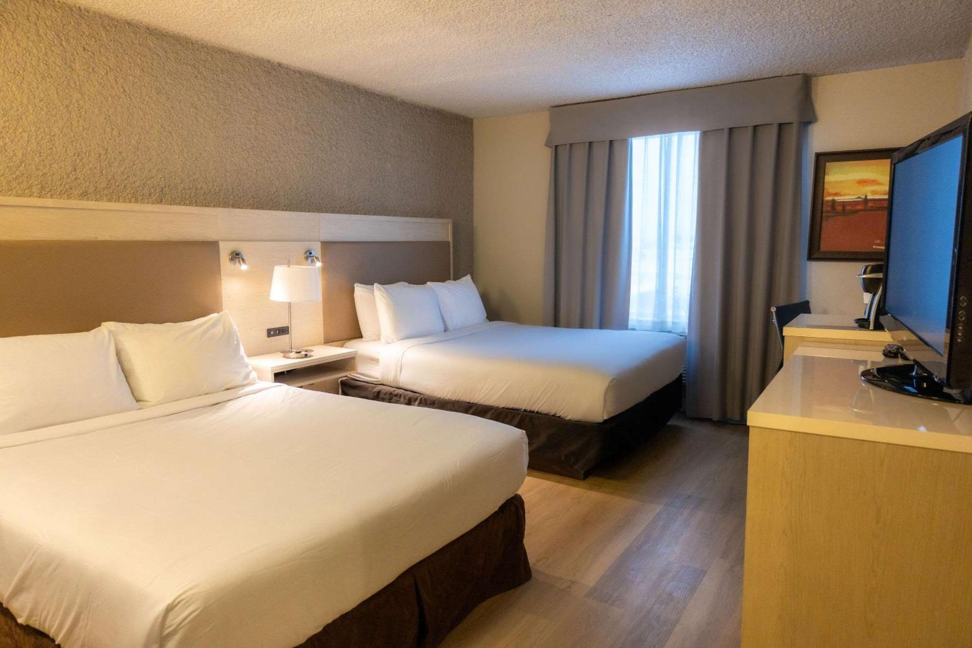 Radisson Hotel Fort St John Fort St. John エクステリア 写真