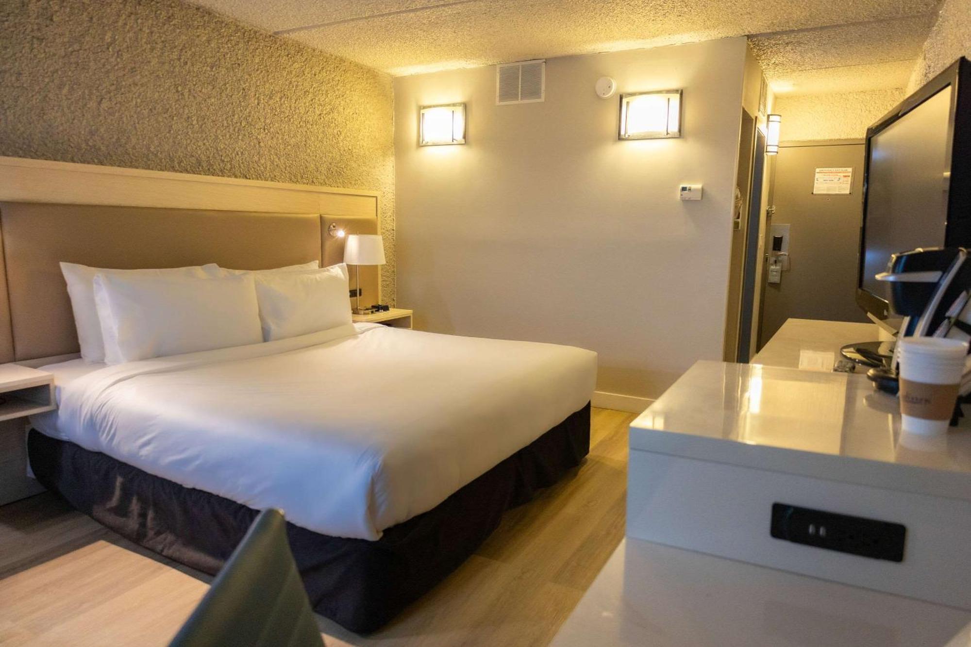 Radisson Hotel Fort St John Fort St. John エクステリア 写真
