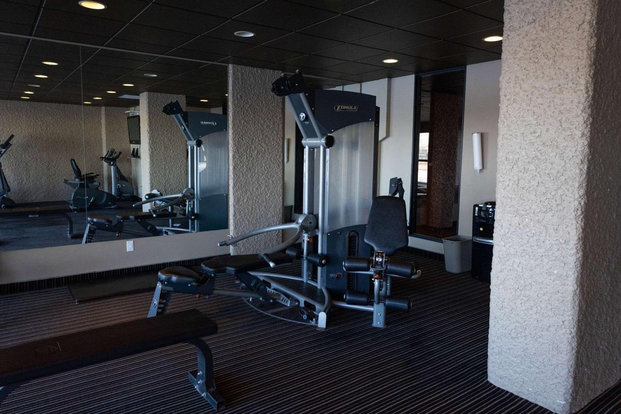 Radisson Hotel Fort St John Fort St. John エクステリア 写真