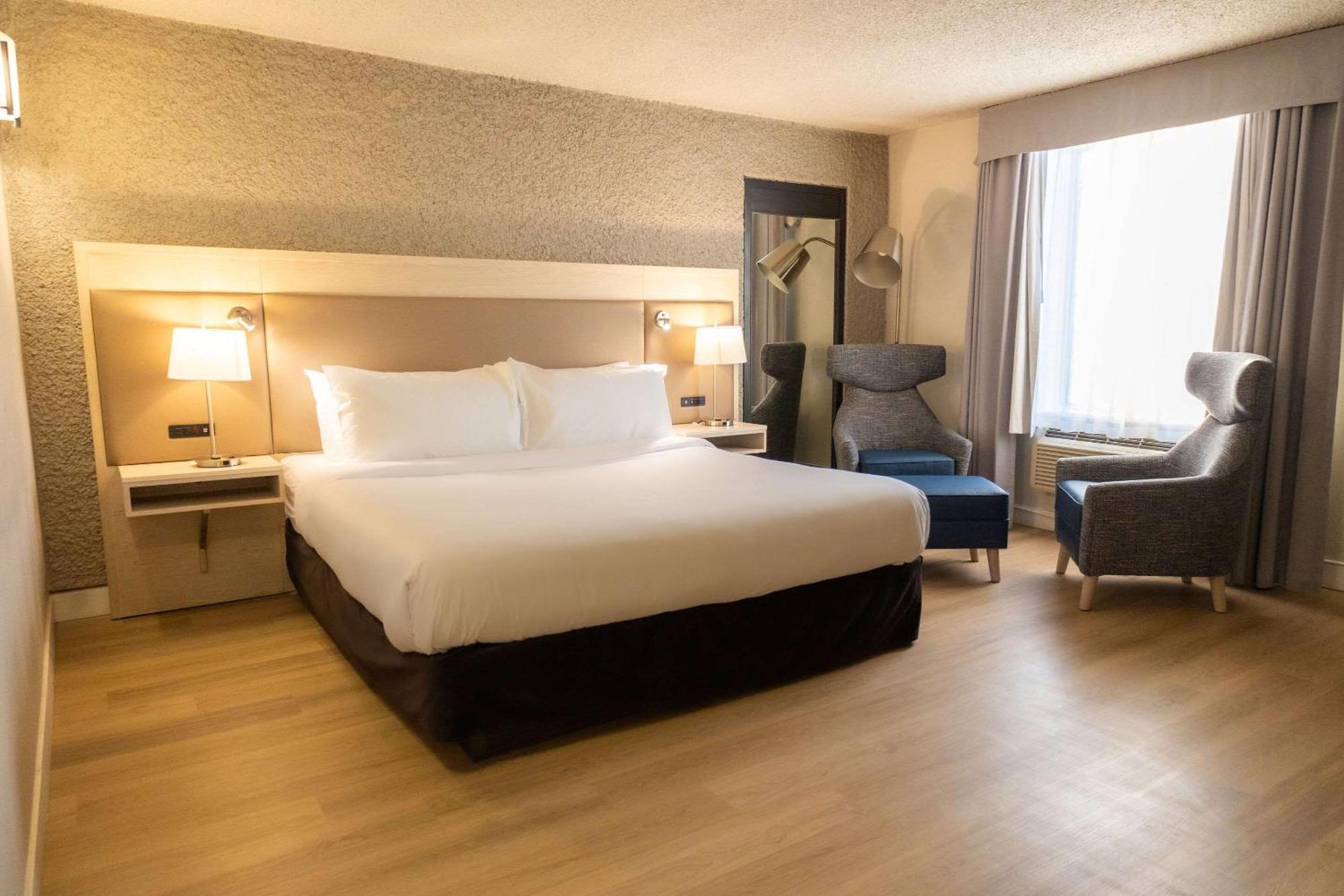Radisson Hotel Fort St John Fort St. John エクステリア 写真