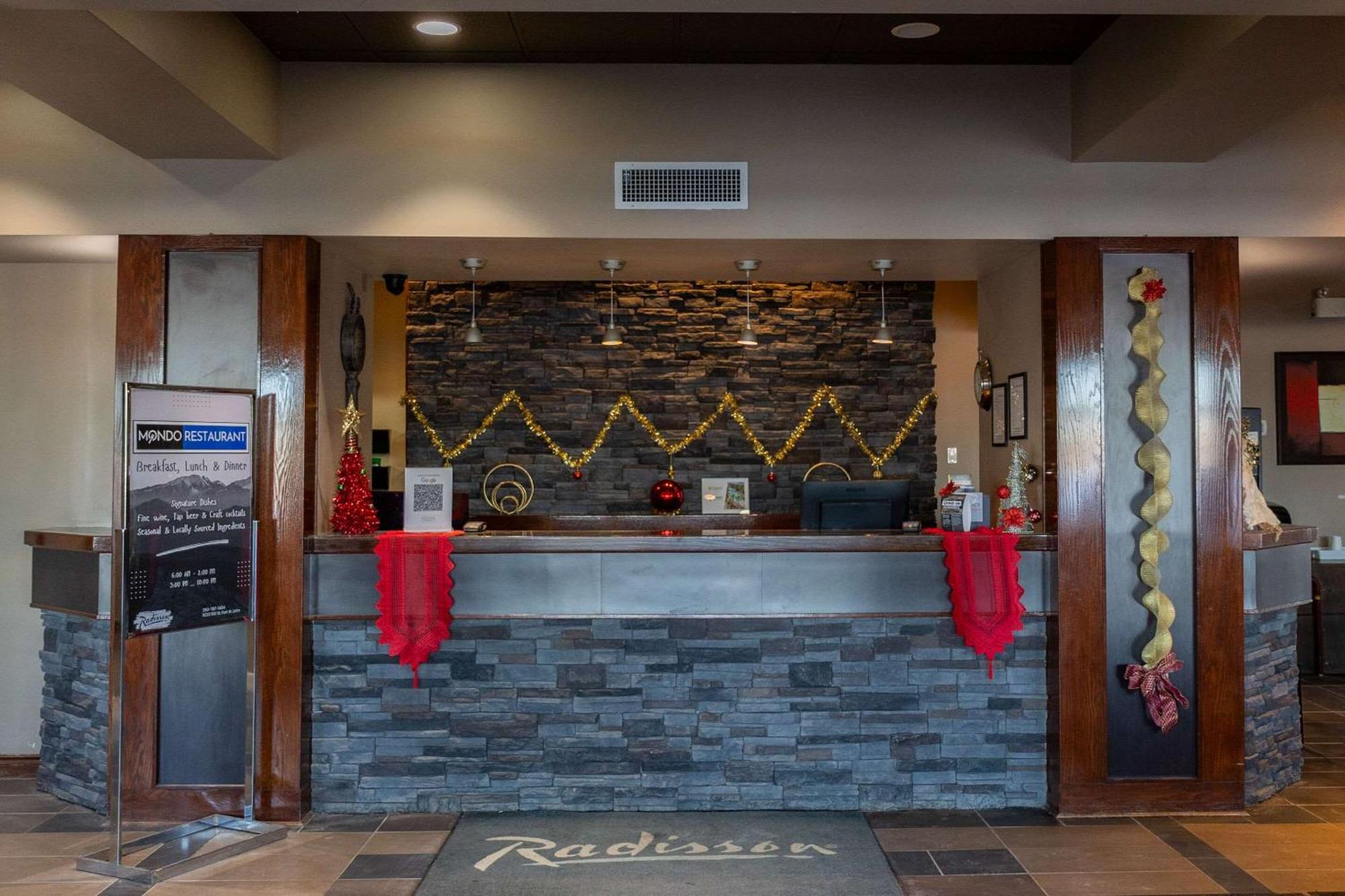 Radisson Hotel Fort St John Fort St. John エクステリア 写真