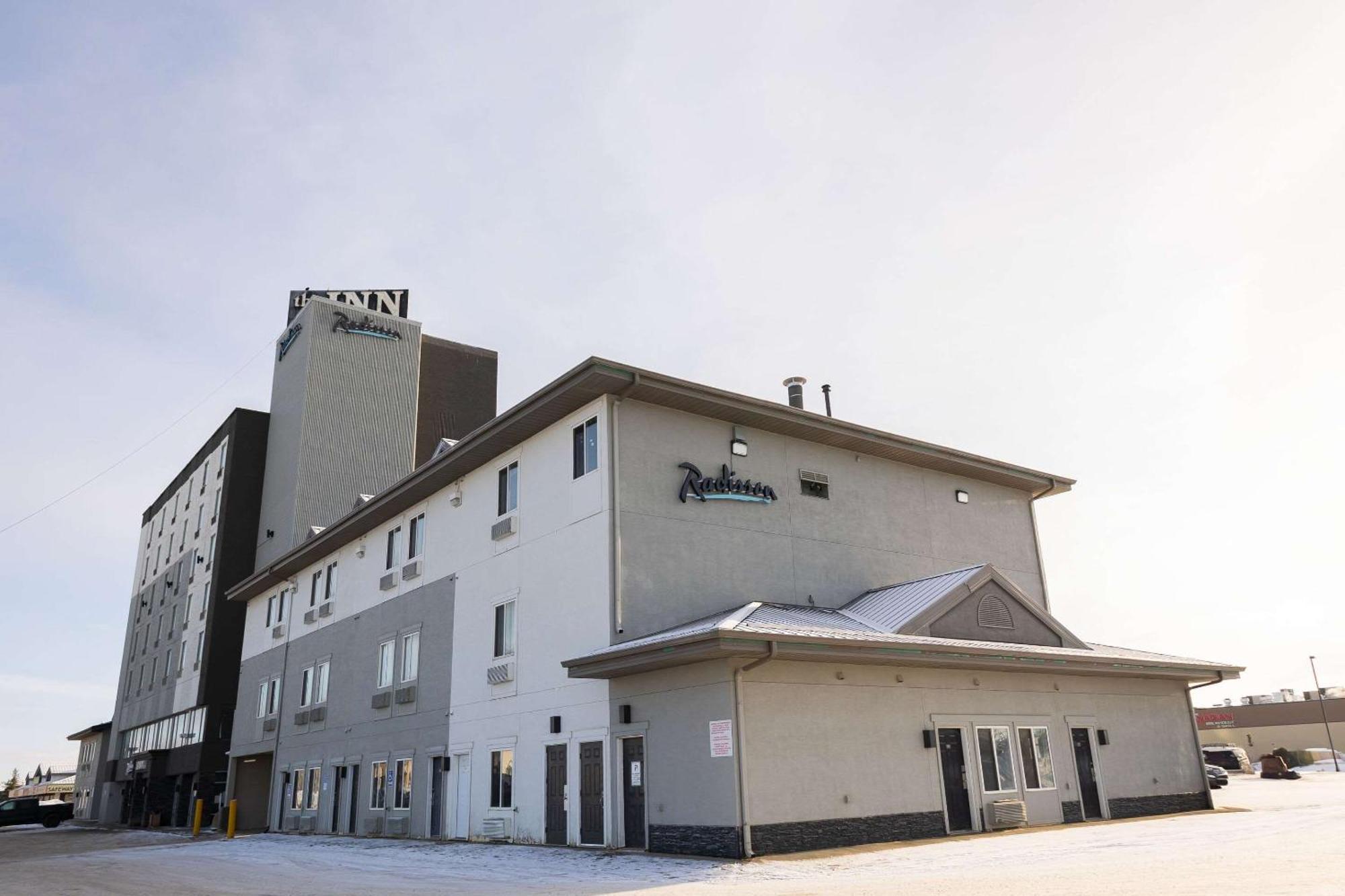 Radisson Hotel Fort St John Fort St. John エクステリア 写真